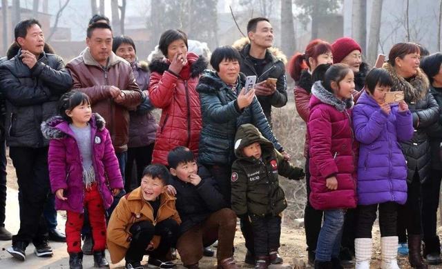 农村最新猪圈建法，与自然美景共舞的新型猪圈设计图片