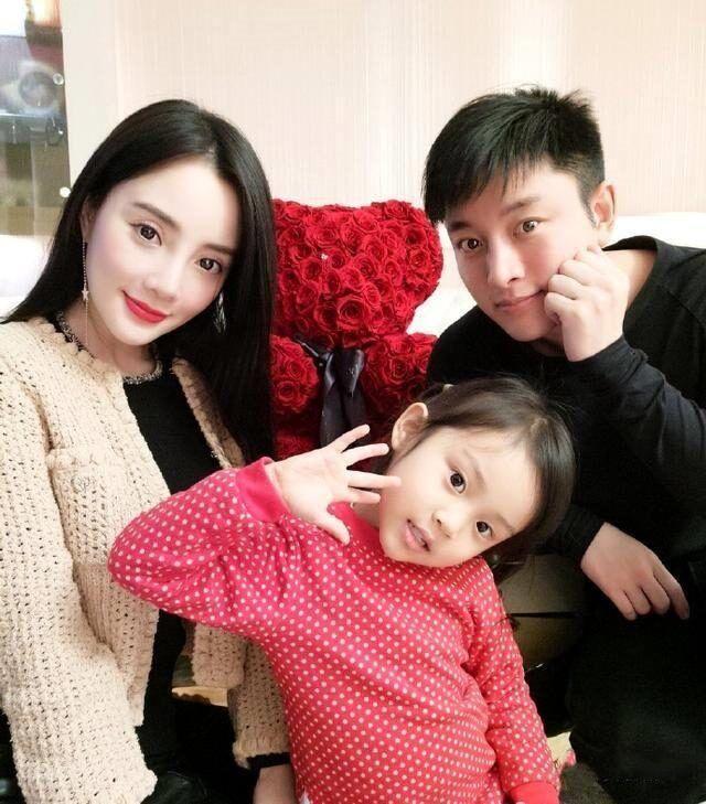 李小璐与女儿时代之光下的亲子情深最新照片曝光