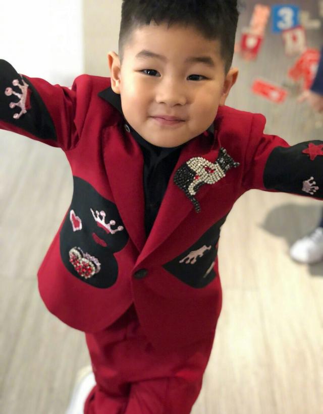 小鱼儿演员探秘小巷中的宝藏秘密